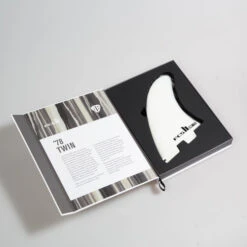 FCS II LIMITED EDITION MARK RICHARDS BOX SET (FMRX-LTD1-XL-SS-R) -Dakine Shop f076f5feeb3fb1abbc43c034da5c94ef3f686d54 3779x3779 76089.1684881602